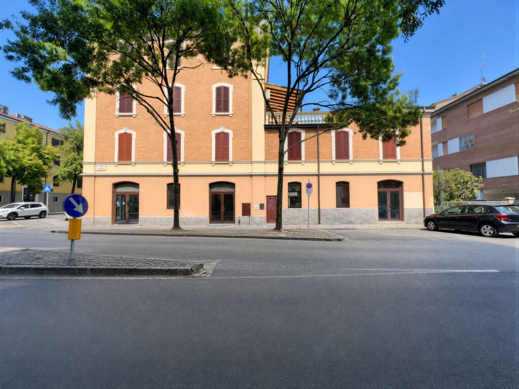 Facciata del negozio su Via Piave, Zona Tempio