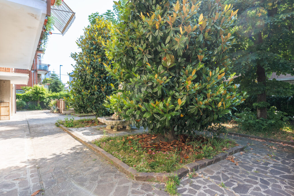 Esterno, Via Bassano del Grappa 36 — foto 4
