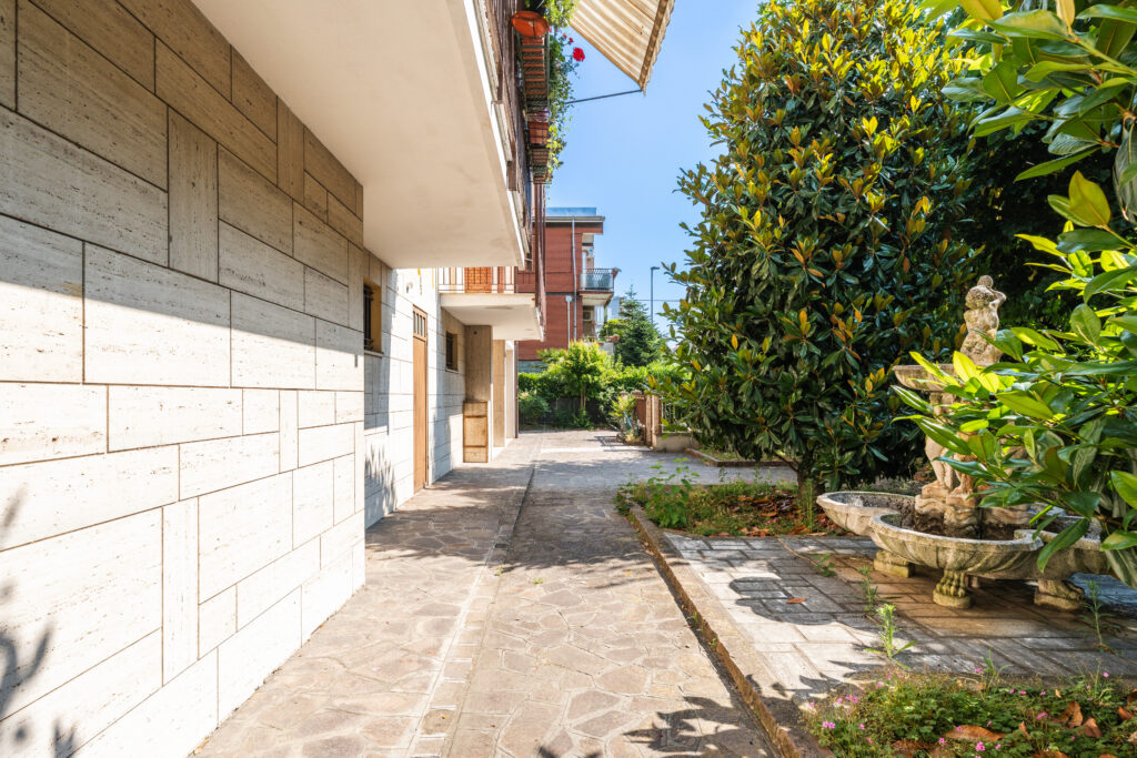 Esterno, Via Bassano del Grappa 36 — foto 3