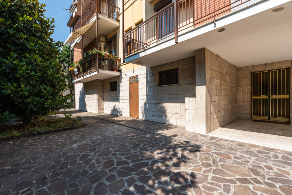 Esterno, Via Bassano del Grappa 36 — foto 2