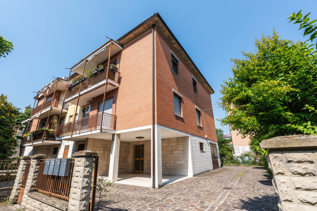 Esterno, Via Bassano del Grappa 36 — foto 1