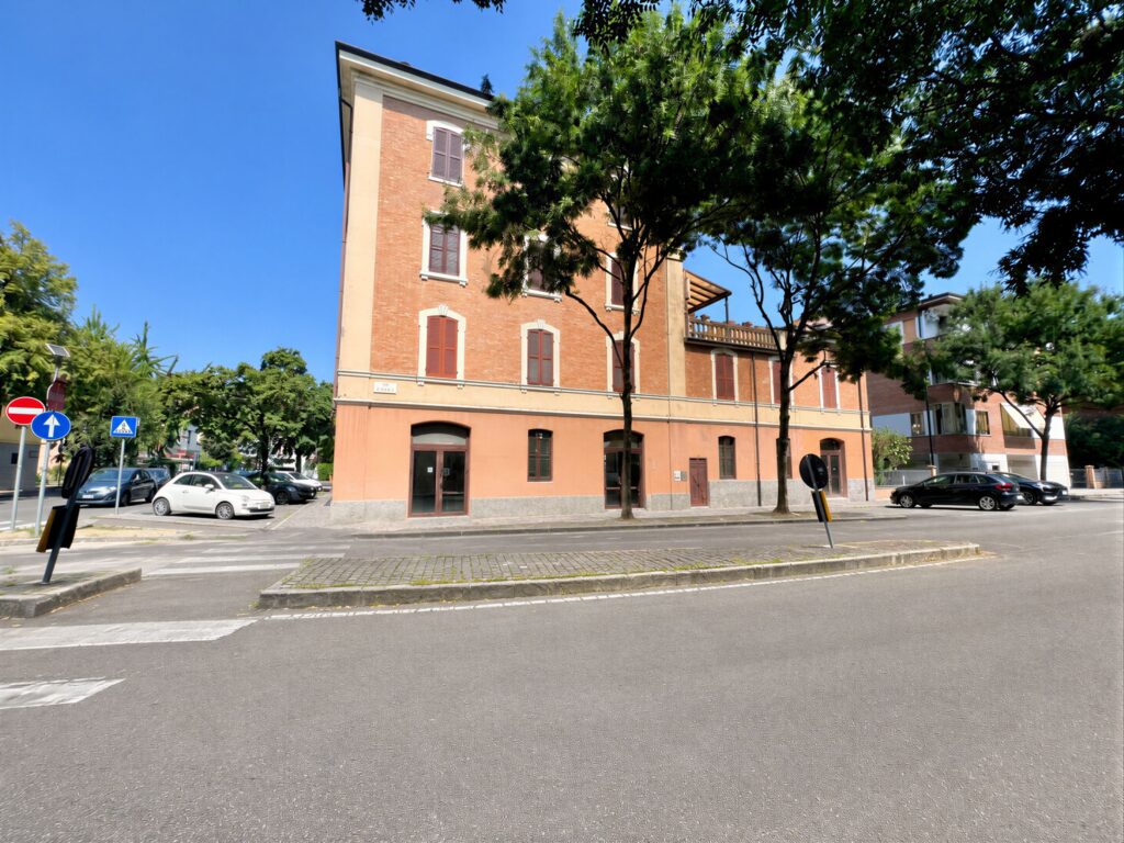 Il negozio di Via Piave 81, Zona Tempio, Modena