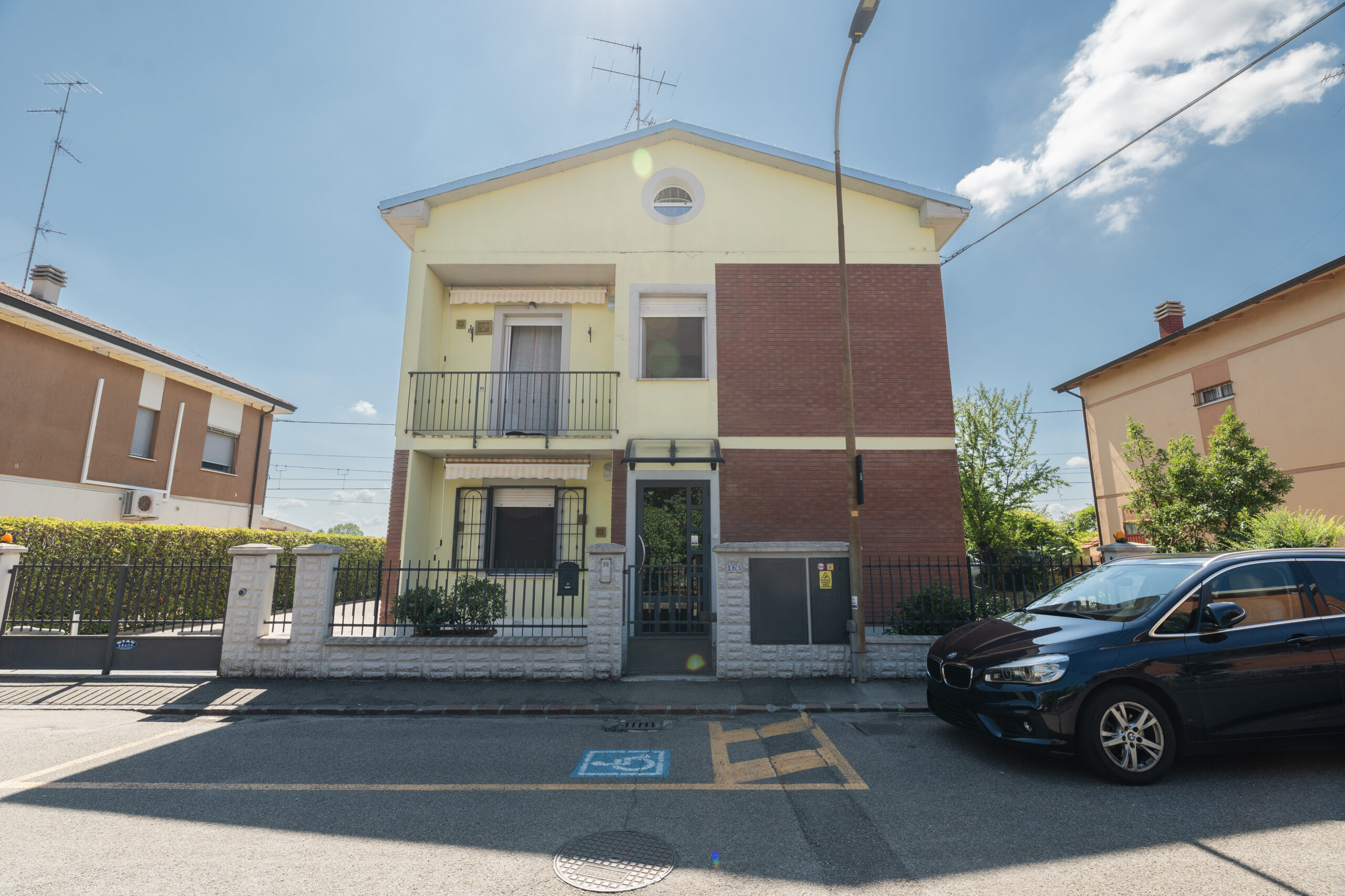 Facciata frontale - via Signorelli, Saliceta San Giuliano (Modena)